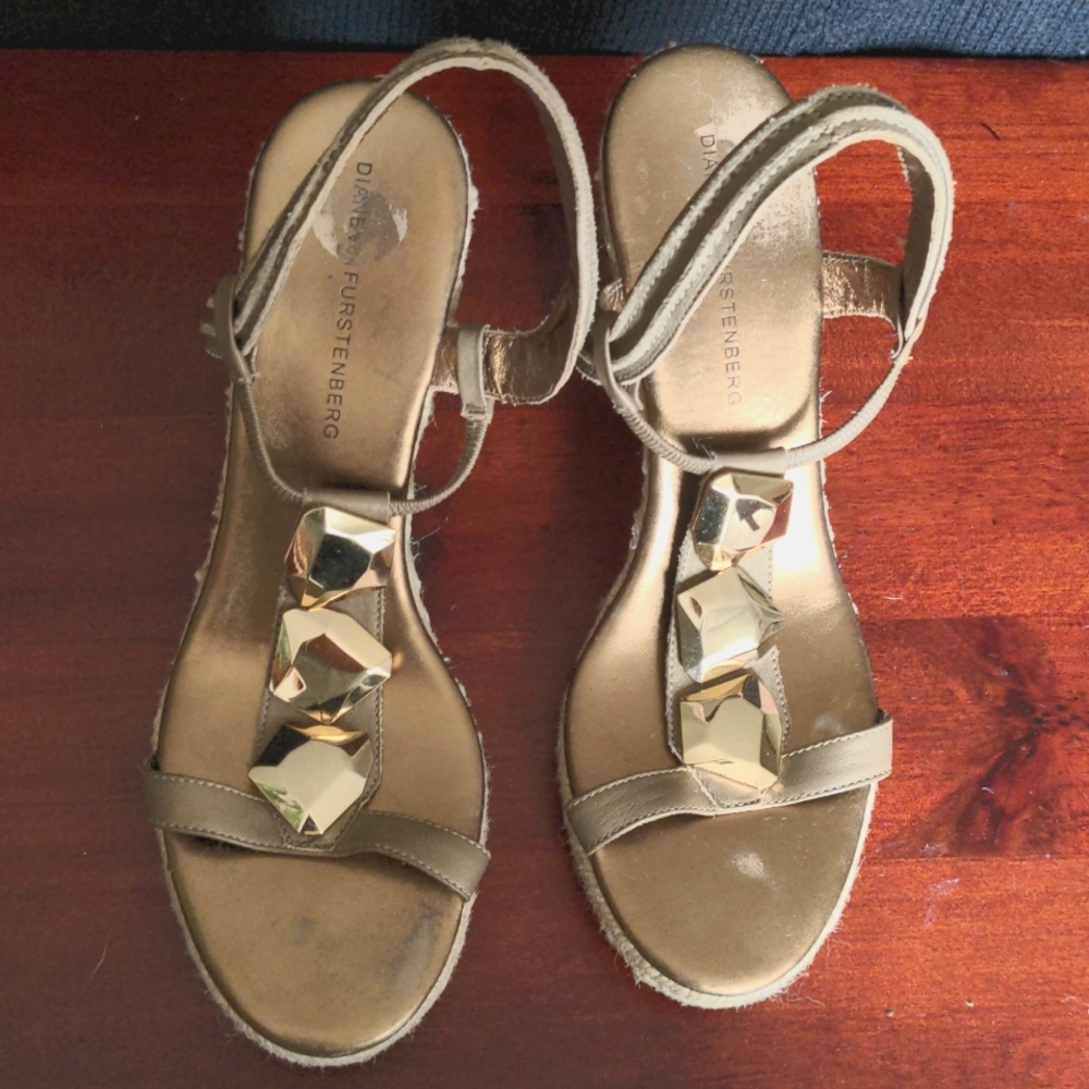Gorgeous Diane von Furstenberg wedge sandals size 8.5
